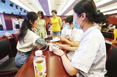 守護(hù)職場(chǎng)健康，服務(wù)暖企心——記“健康義診進(jìn)企業(yè)”專(zhuān)項(xiàng)咨詢(xún)服務(wù)活動(dòng)